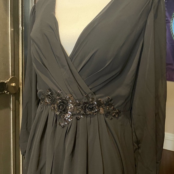 Plus Contrast Sequin Floral Appliqué Wrap Chiffon Dress Black from SHEIN - Picture 8 of 11